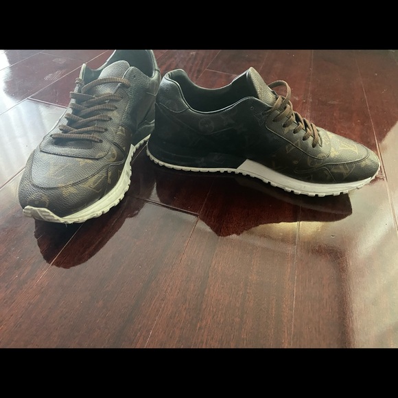 Run Away Louis Vuitton Sneakers - Picture 2 of 4